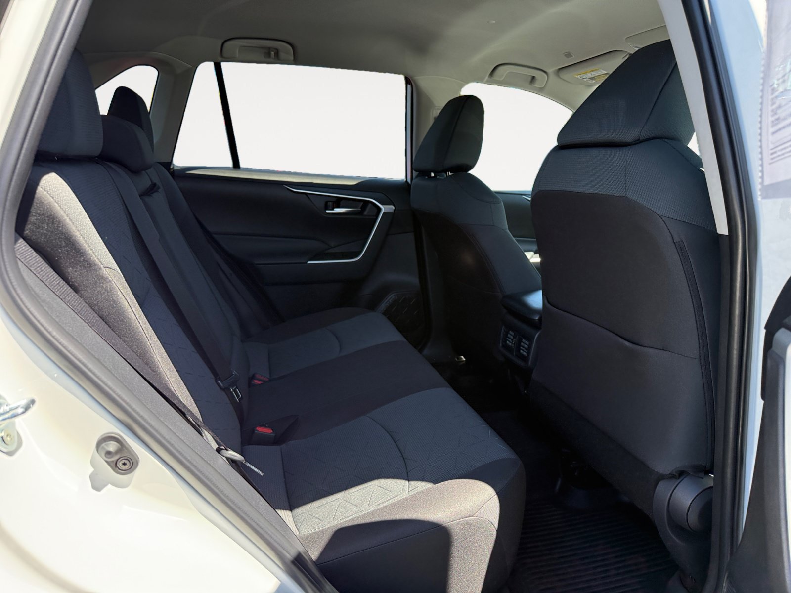 Used 2025 Toyota RAV4 XLE FWD image 18
