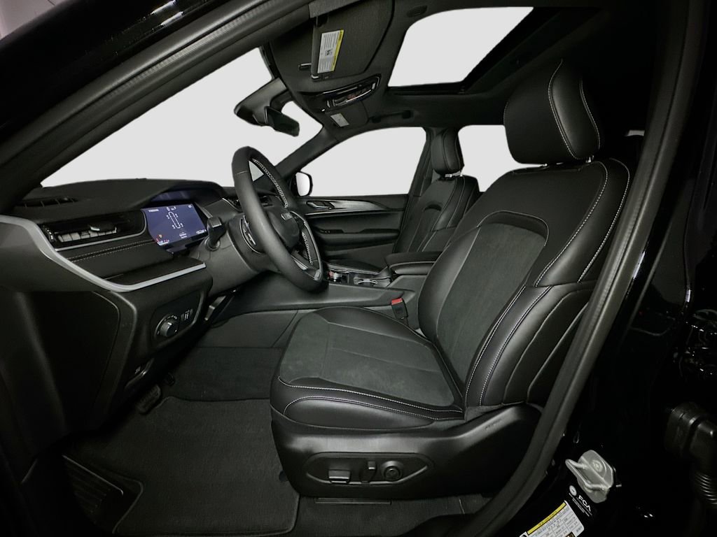 New 2025 Jeep Grand Cherokee L Altitude image 15