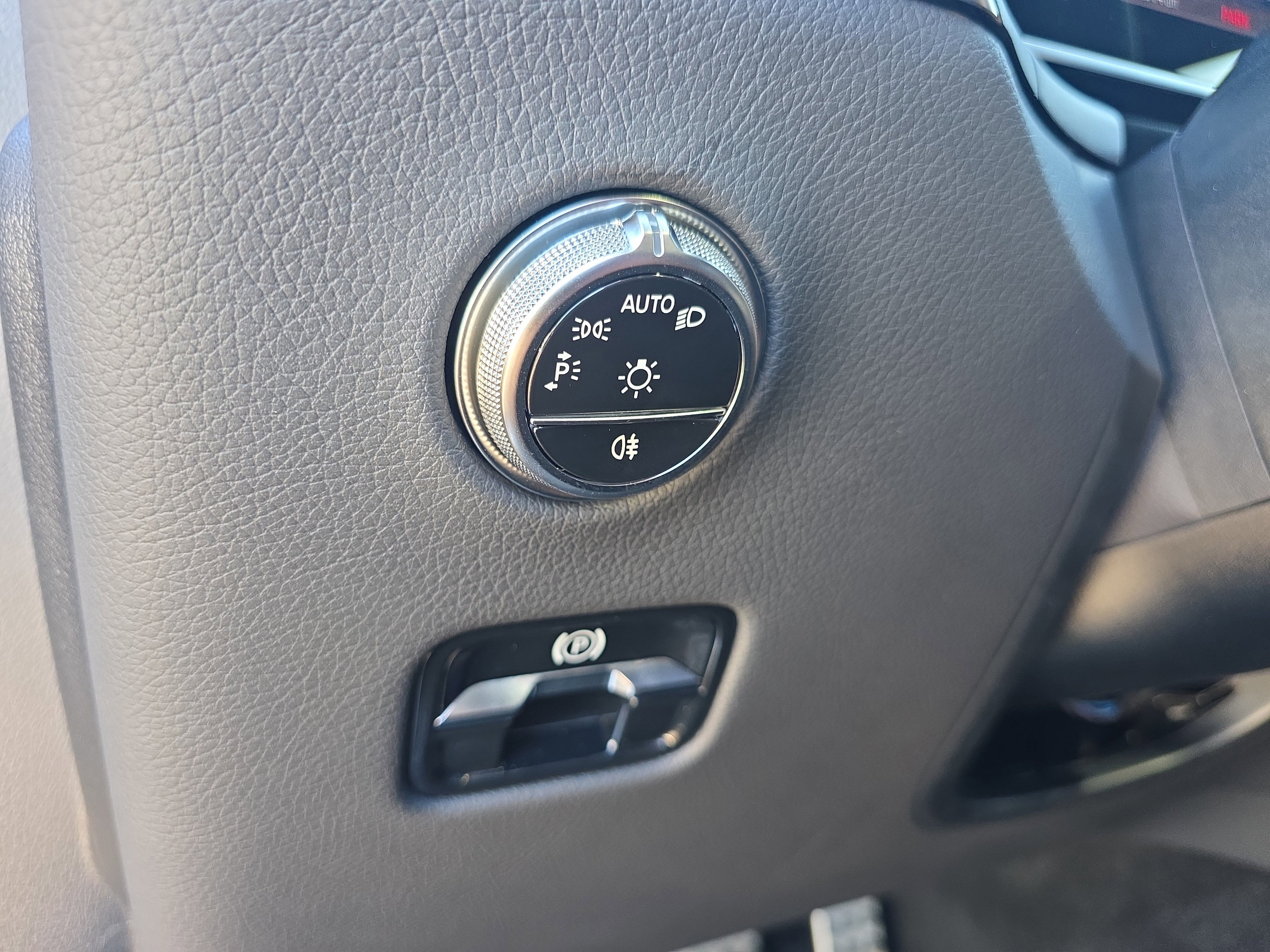 Used 2026 Mercedes-Benz GLC 300 4MATIC image 25