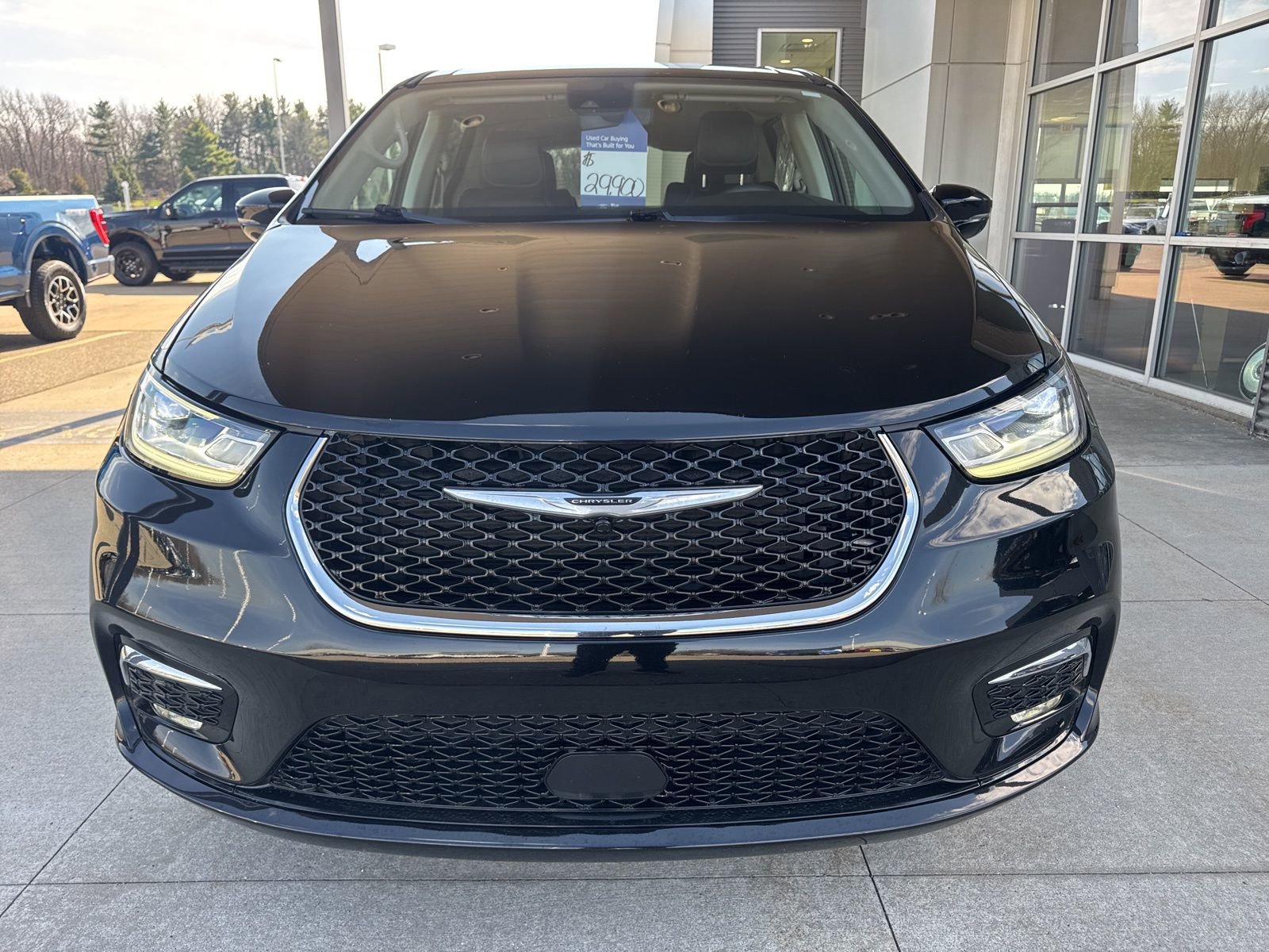 Used 2024 Chrysler Pacifica Touring-L FWD image 11