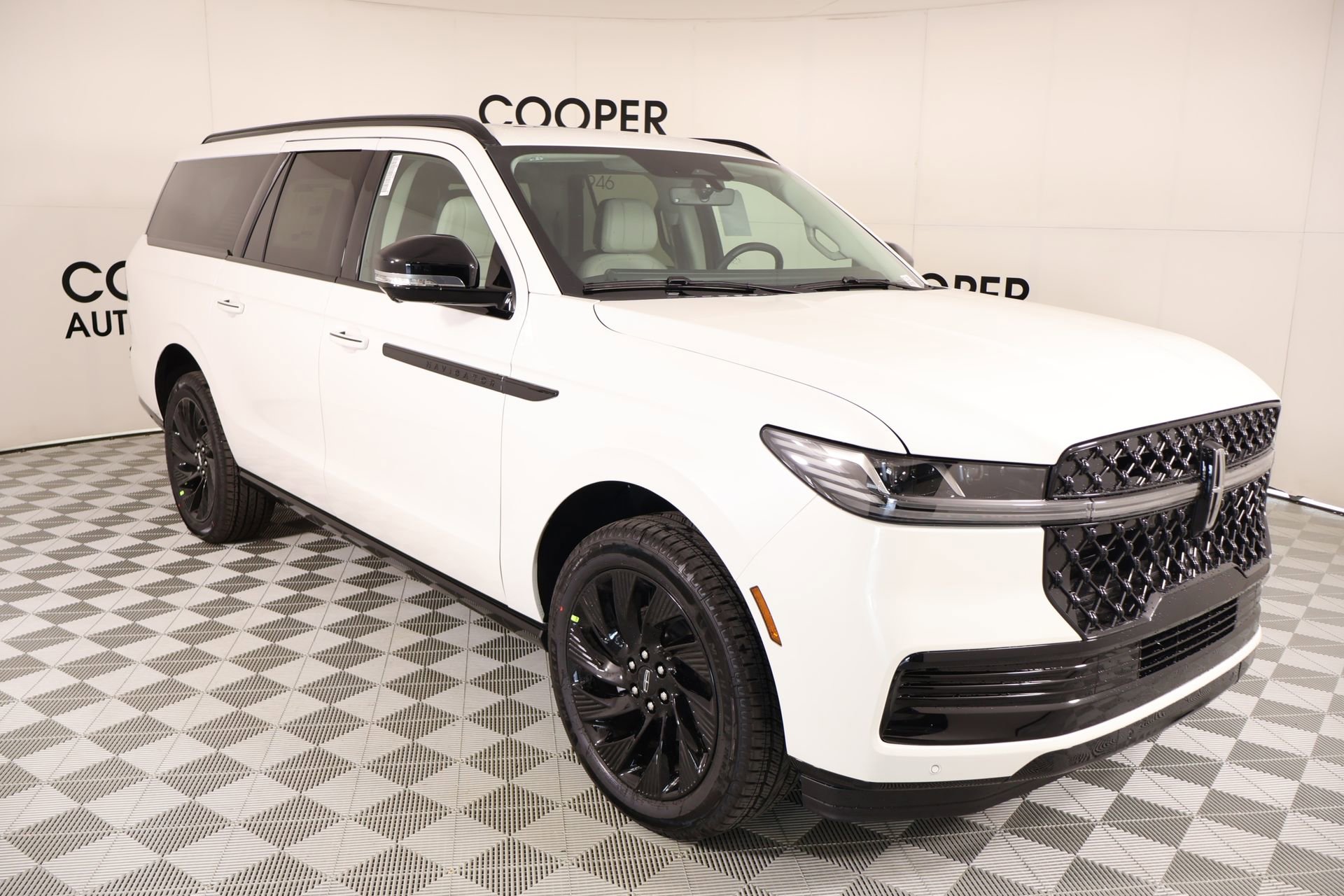 New 2026 Lincoln Navigator L Reserve AWD/4WD image 1