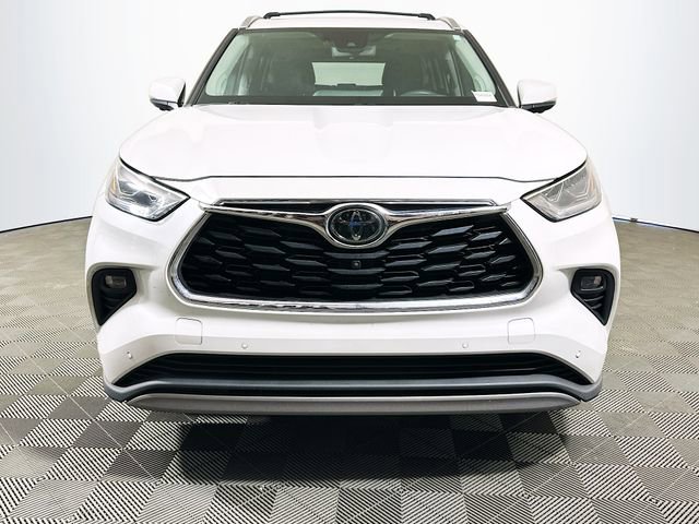 Used 2023 Toyota Highlander Platinum image 3