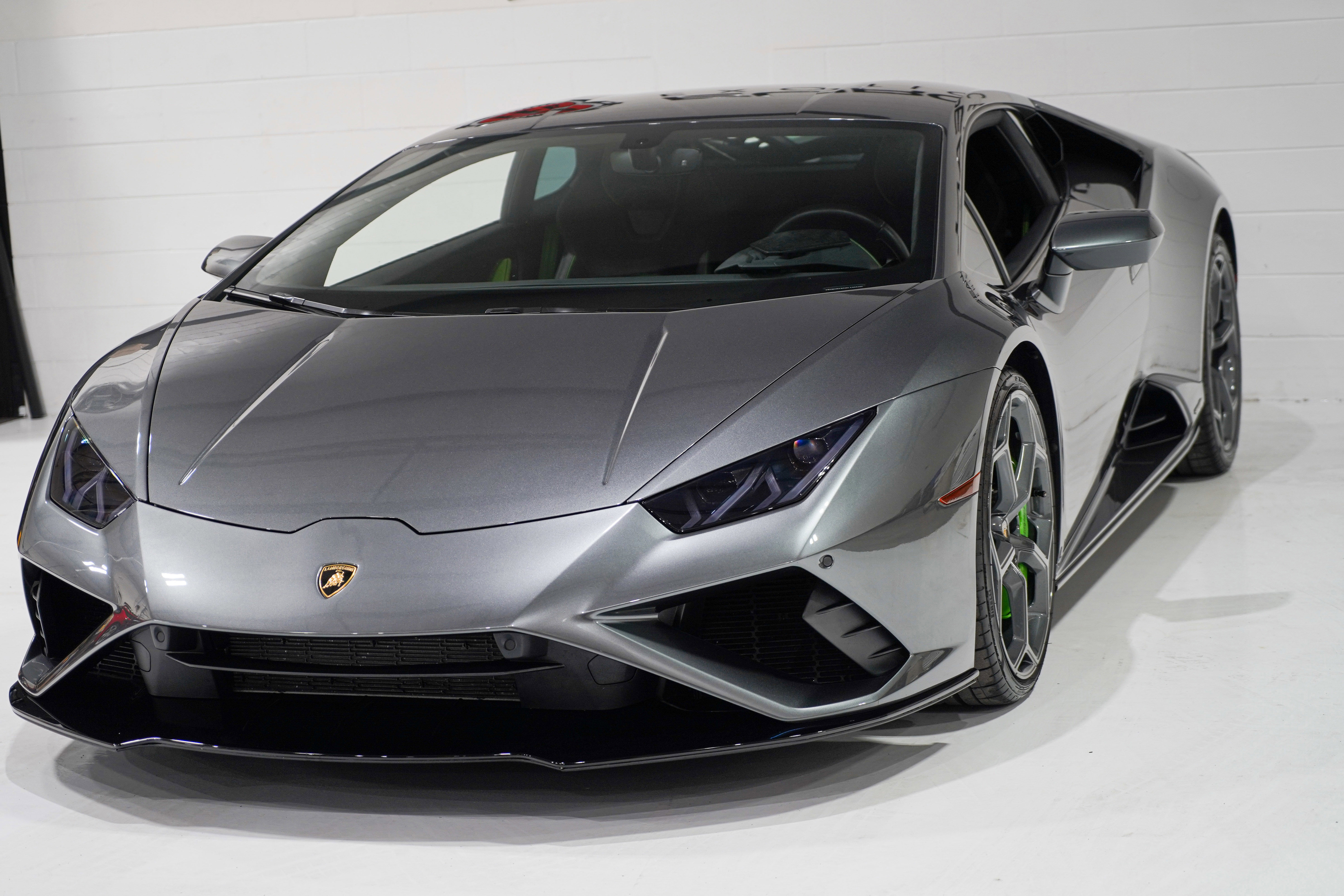 Used 2022 Lamborghini Huracan EVO RWD image 30