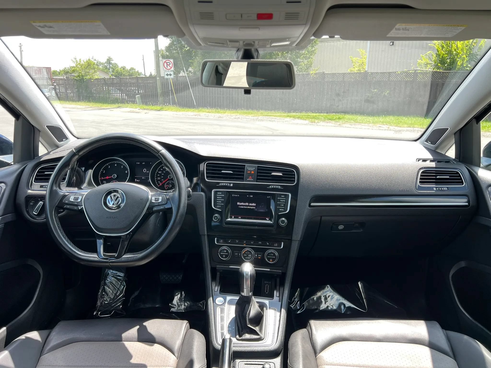 Used 2015 Volkswagen Golf 4-Door FWD image 19