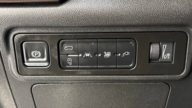 Used 2025 GMC Hummer EV 2X image 32