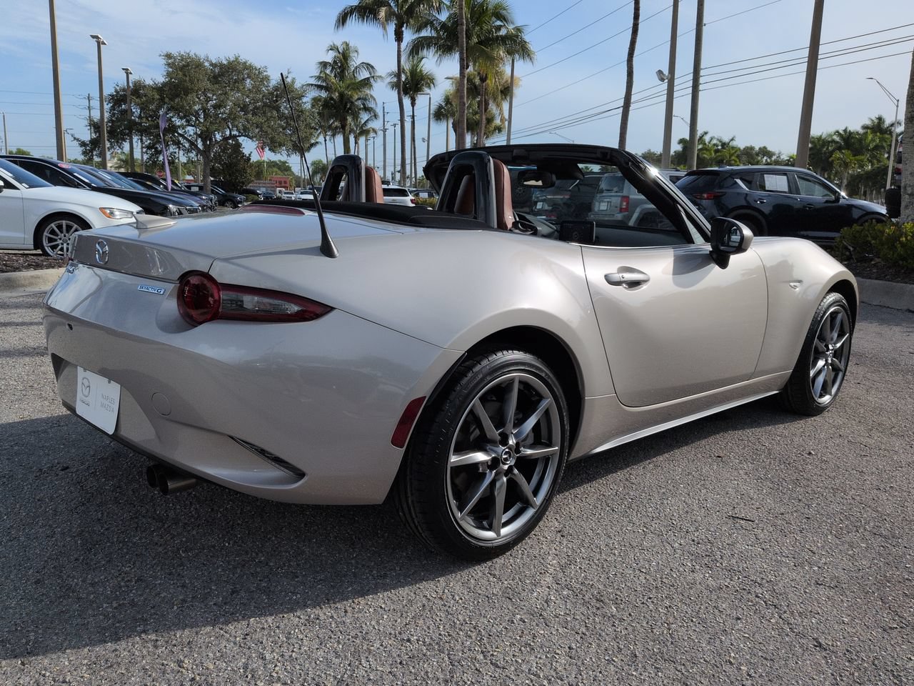 Used 2023 MAZDA MX-5 Miata Grand Touring RWD image 5