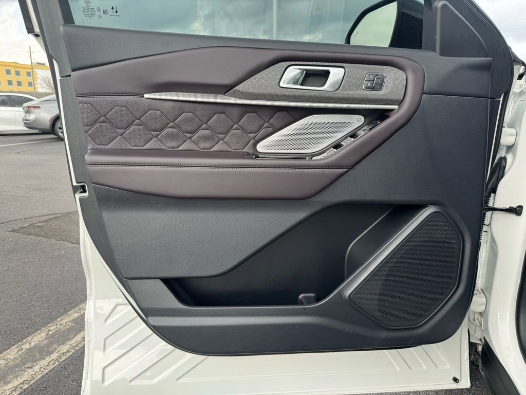 Used 2025 Ford Explorer Platinum w/ Ultimate Package image 12