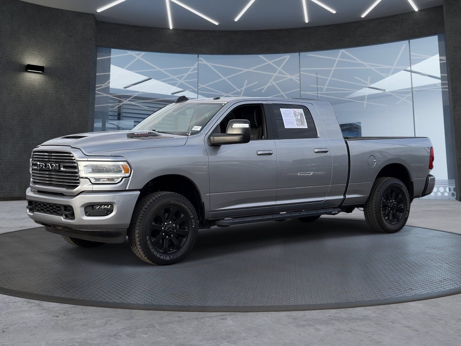 Used 2023 RAM 2500 Laramie AWD/4WD image 2