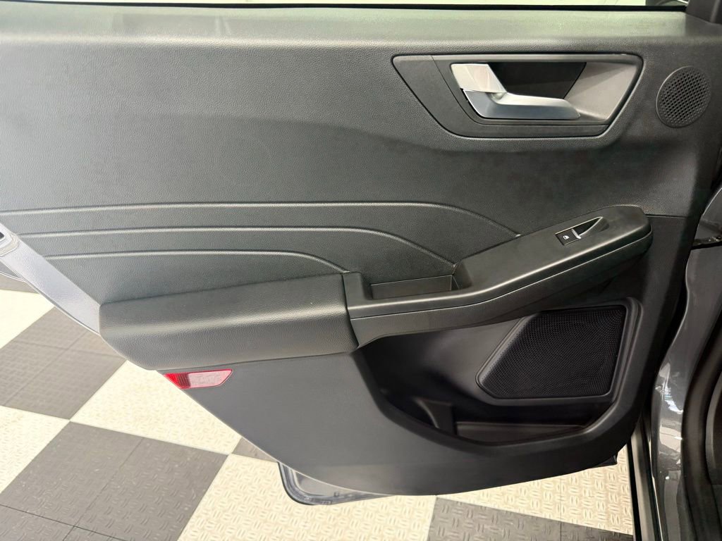 New 2025 Ford Escape SE w/ PHEV Premium Package image 16