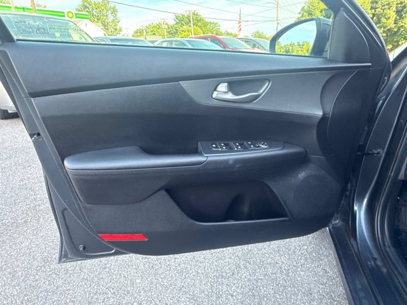 Used 2019 Kia Forte LXS FWD image 9