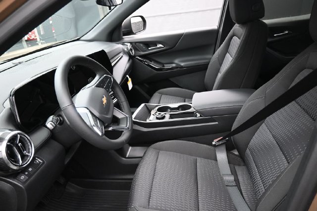 New 2027 Chevrolet Equinox LT w/ LPO, Floor Liner Package FWD image 8