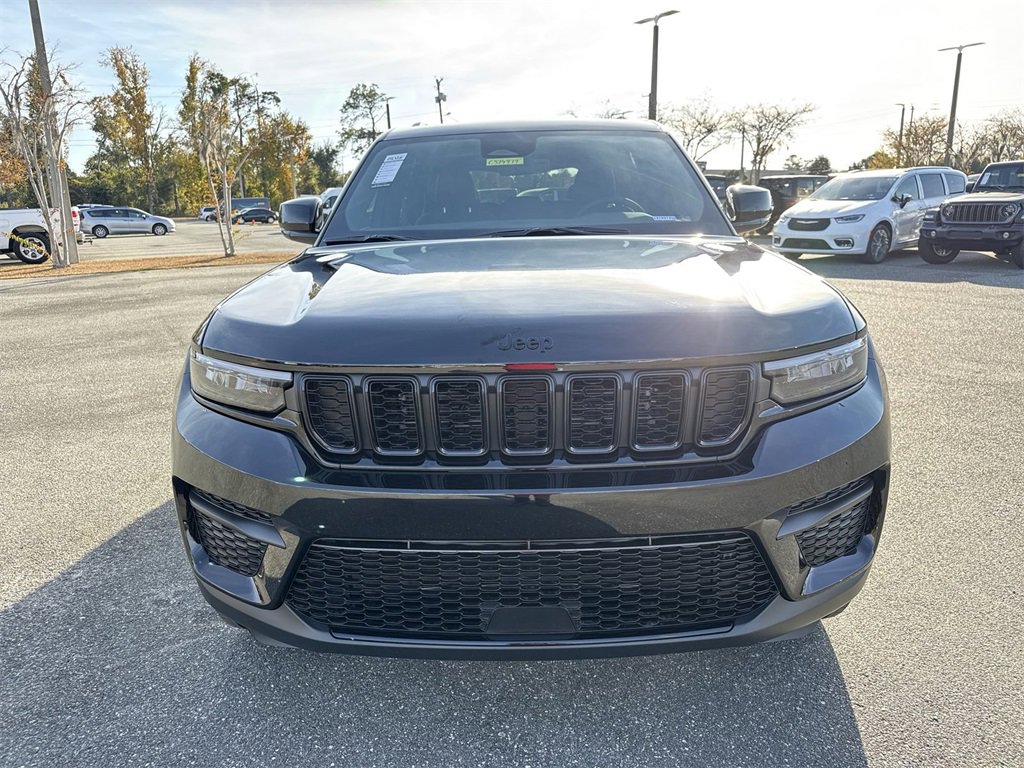 New 2025 Jeep Grand Cherokee Altitude w/ Trailer Tow Package image 7