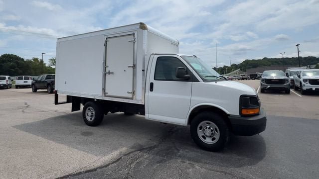 Used 2016 Chevrolet Express 3500 RWD image 2