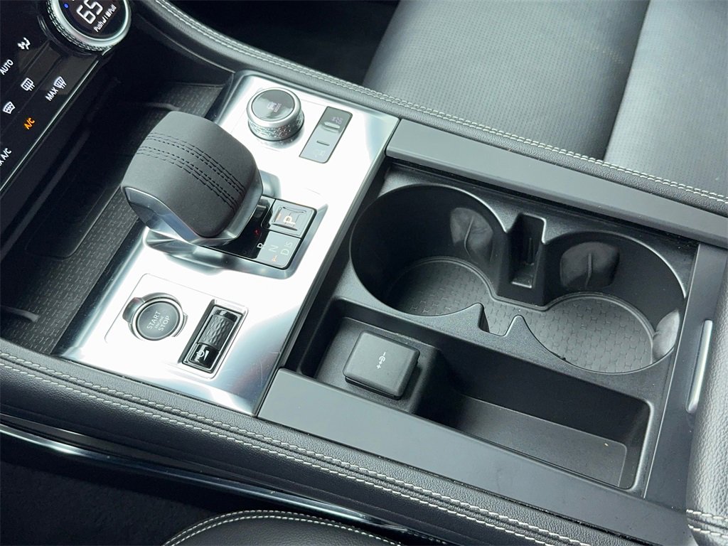 Used 2024 Jaguar F-PACE R-Dynamic S image 32