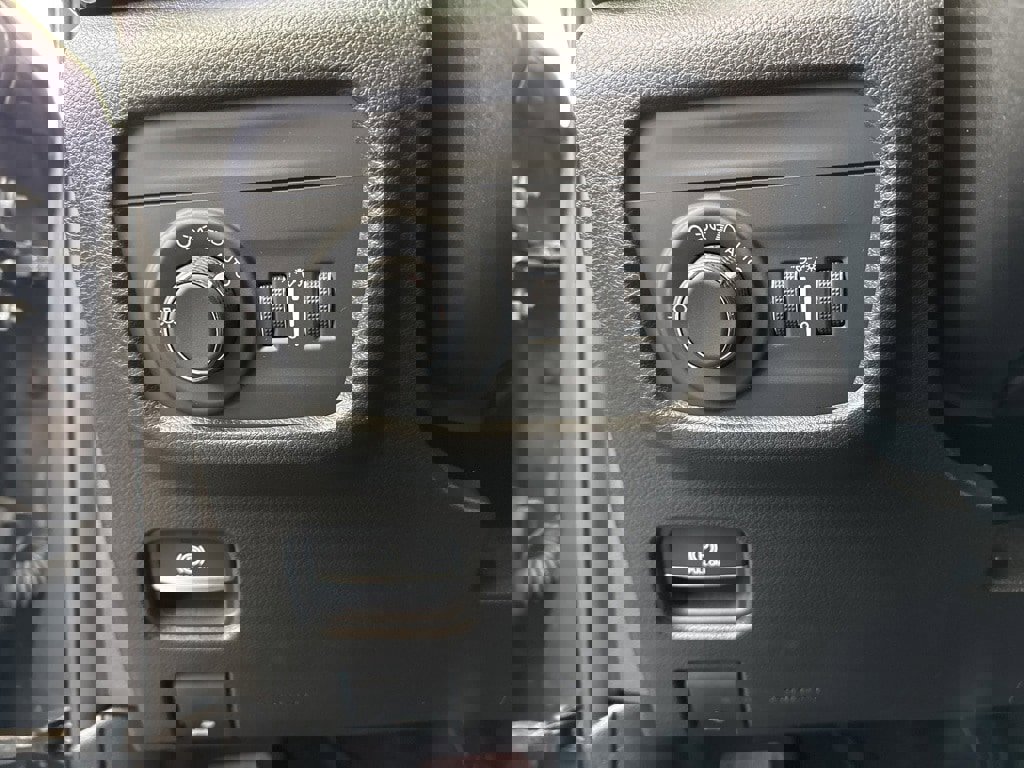 Used 2022 Jeep Grand Cherokee L Laredo w/ Luxury Tech Group I image 14