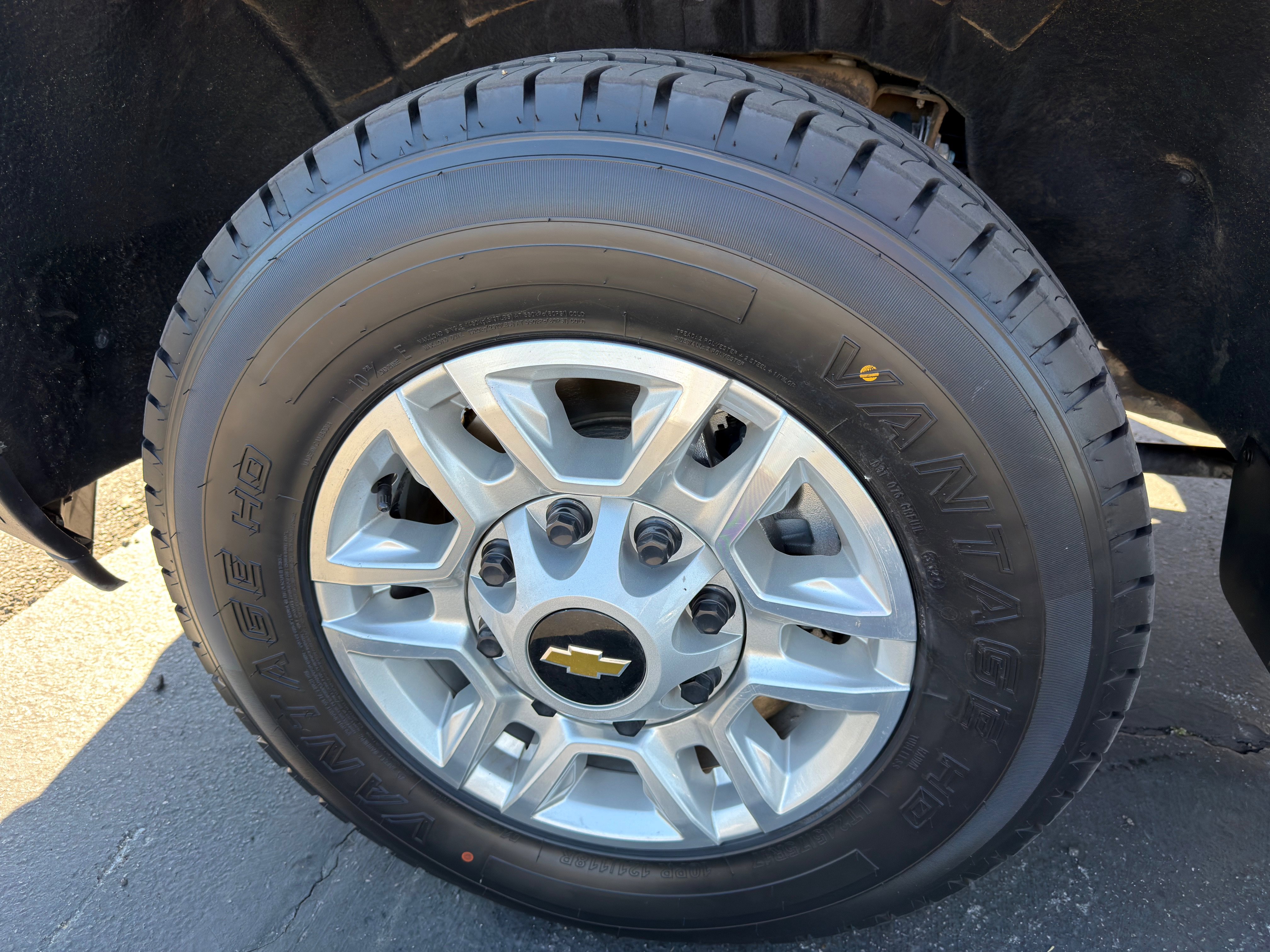 Used 2025 Chevrolet Silverado 2500 LT w/ Convenience Package image 44