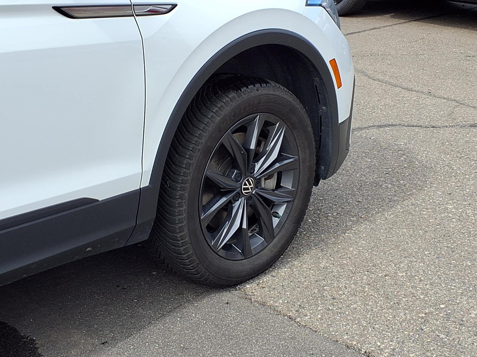 Used 2022 Volkswagen Tiguan SE AWD/4WD image 28