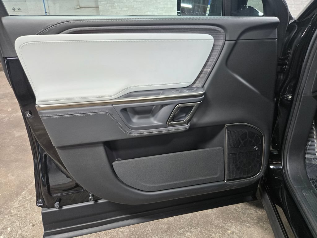 Used 2023 Rivian R1S Adventure AWD/4WD image 7