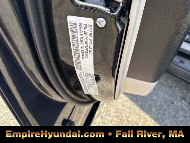 Used 2023 Chrysler Pacifica Touring-L image 20