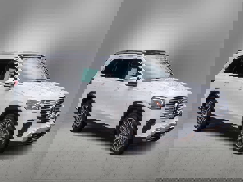 Used 2025 Mercedes-Benz GLS 450 4MATIC image 2