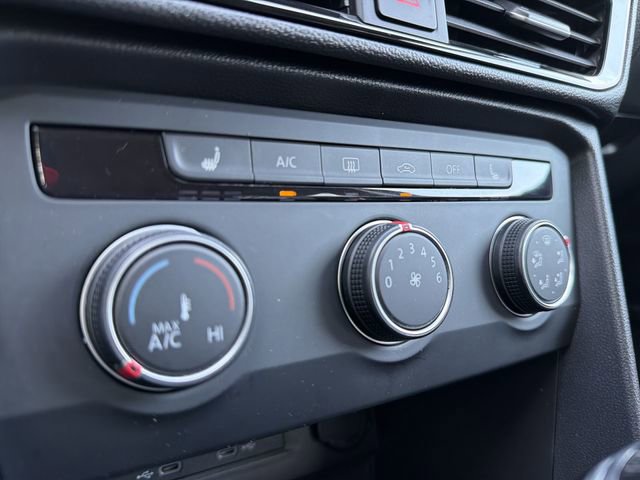 Used 2022 Volkswagen Taos SE FWD image 19