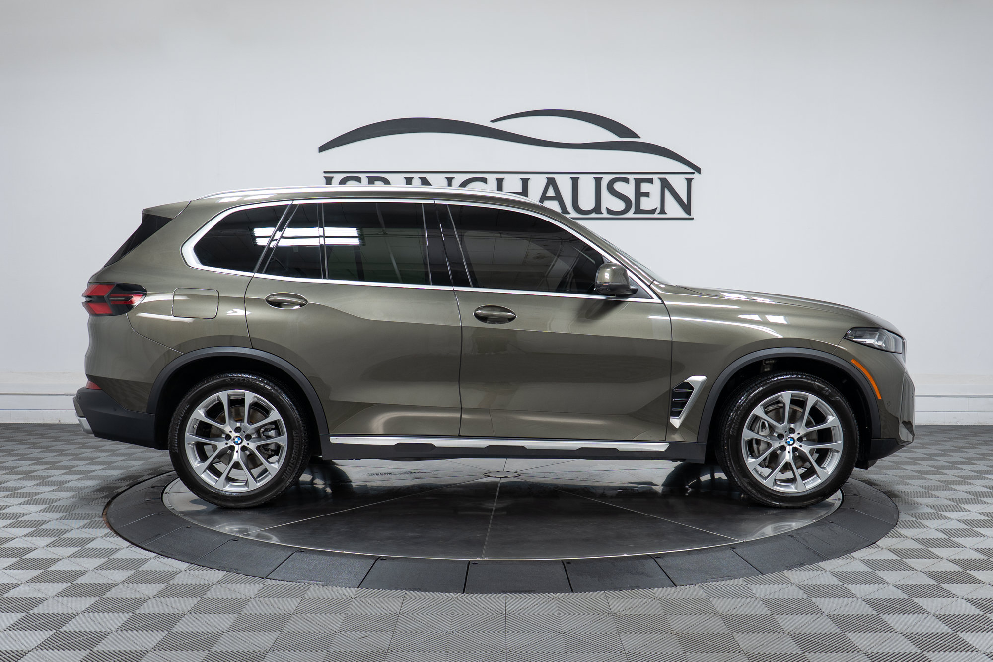 Used 2024 BMW X5 xDrive40i w/ Parking Assistance Package AWD/4WD image 4