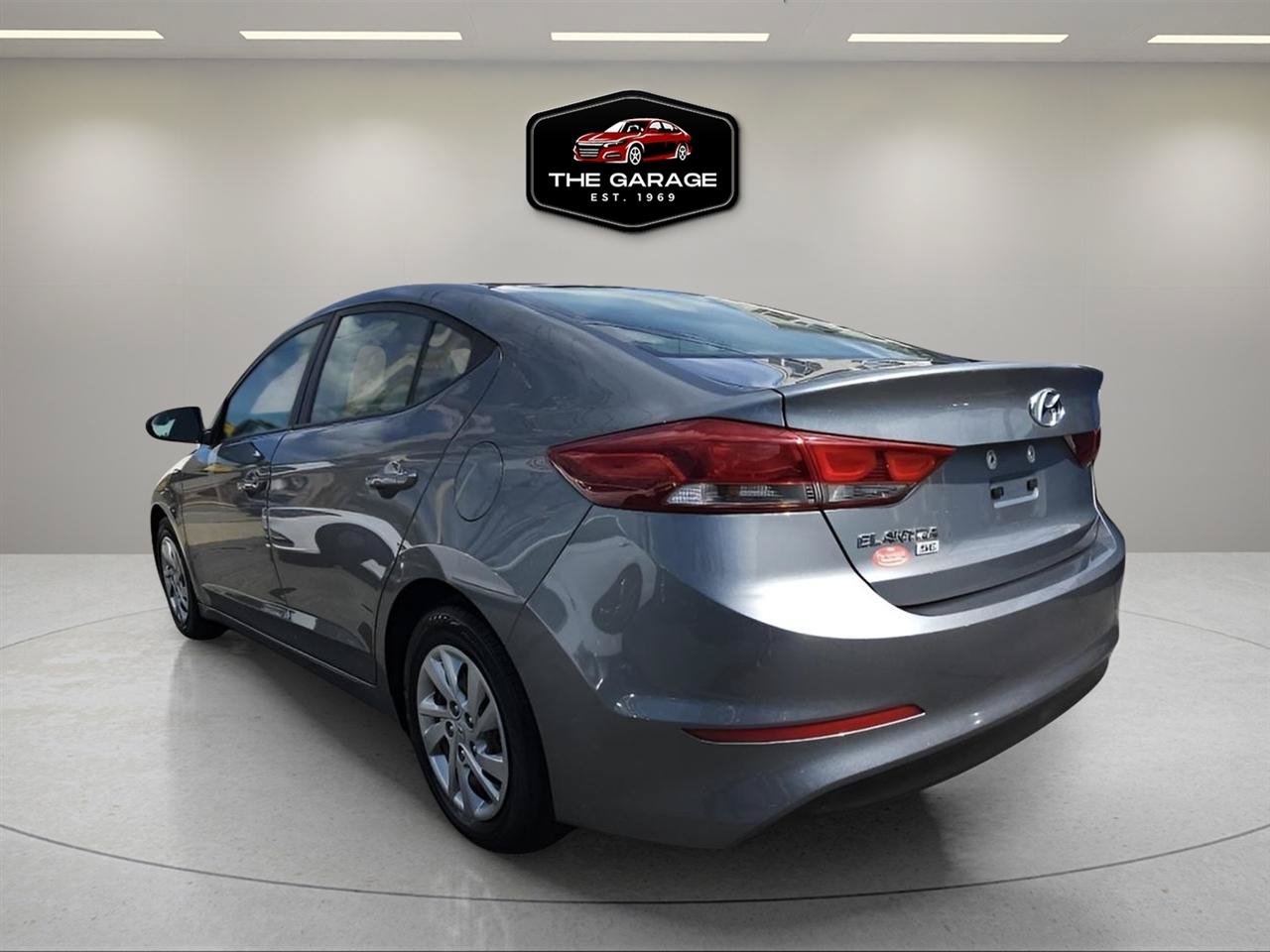 Used 2018 Hyundai Elantra SE FWD image 4