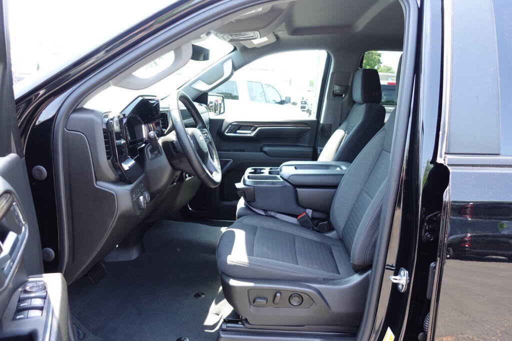 Used 2024 Chevrolet Silverado 1500 LT AWD/4WD image 18