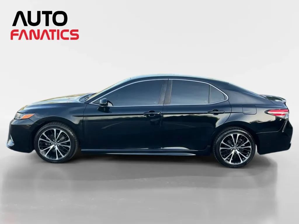 Used 2018 Toyota Camry SE FWD image 2
