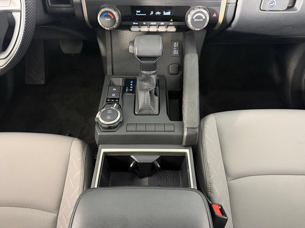 Used 2025 Toyota Tacoma SR5 AWD/4WD image 17