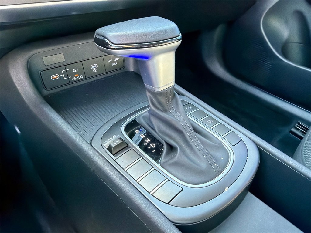 Used 2025 Hyundai Kona SEL image 30