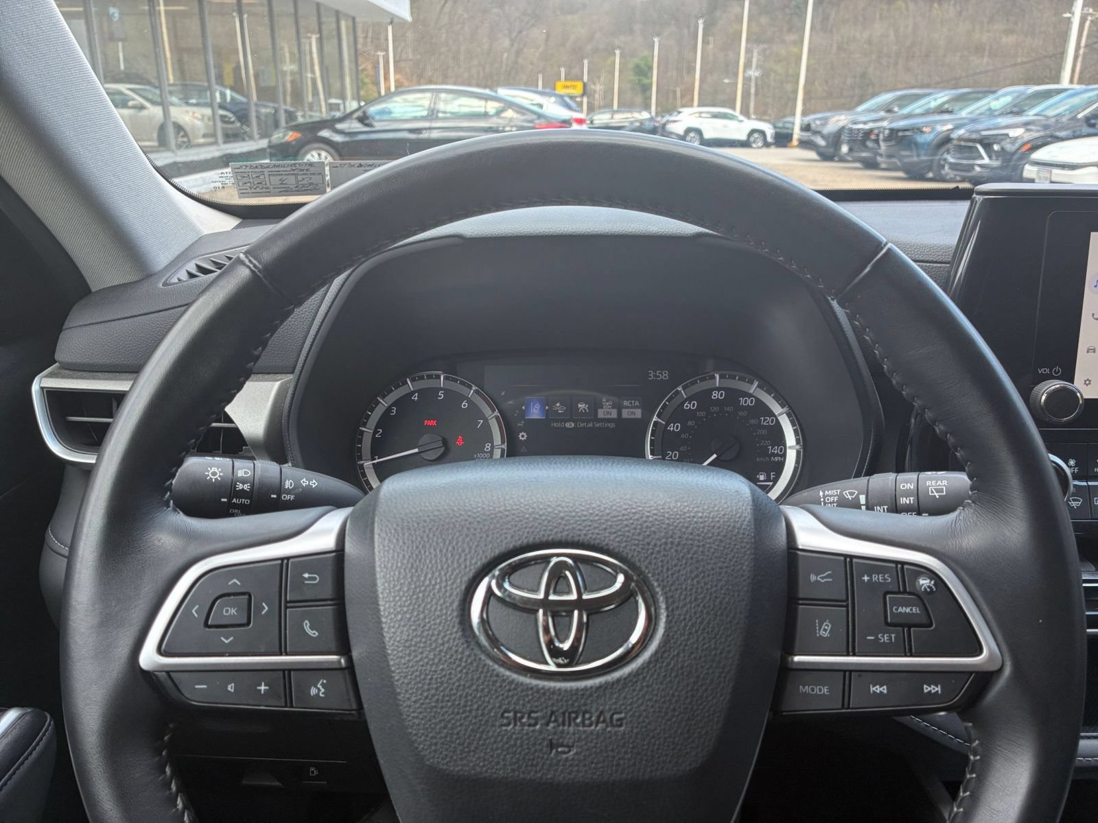 Used 2025 Toyota Highlander LE FWD image 23