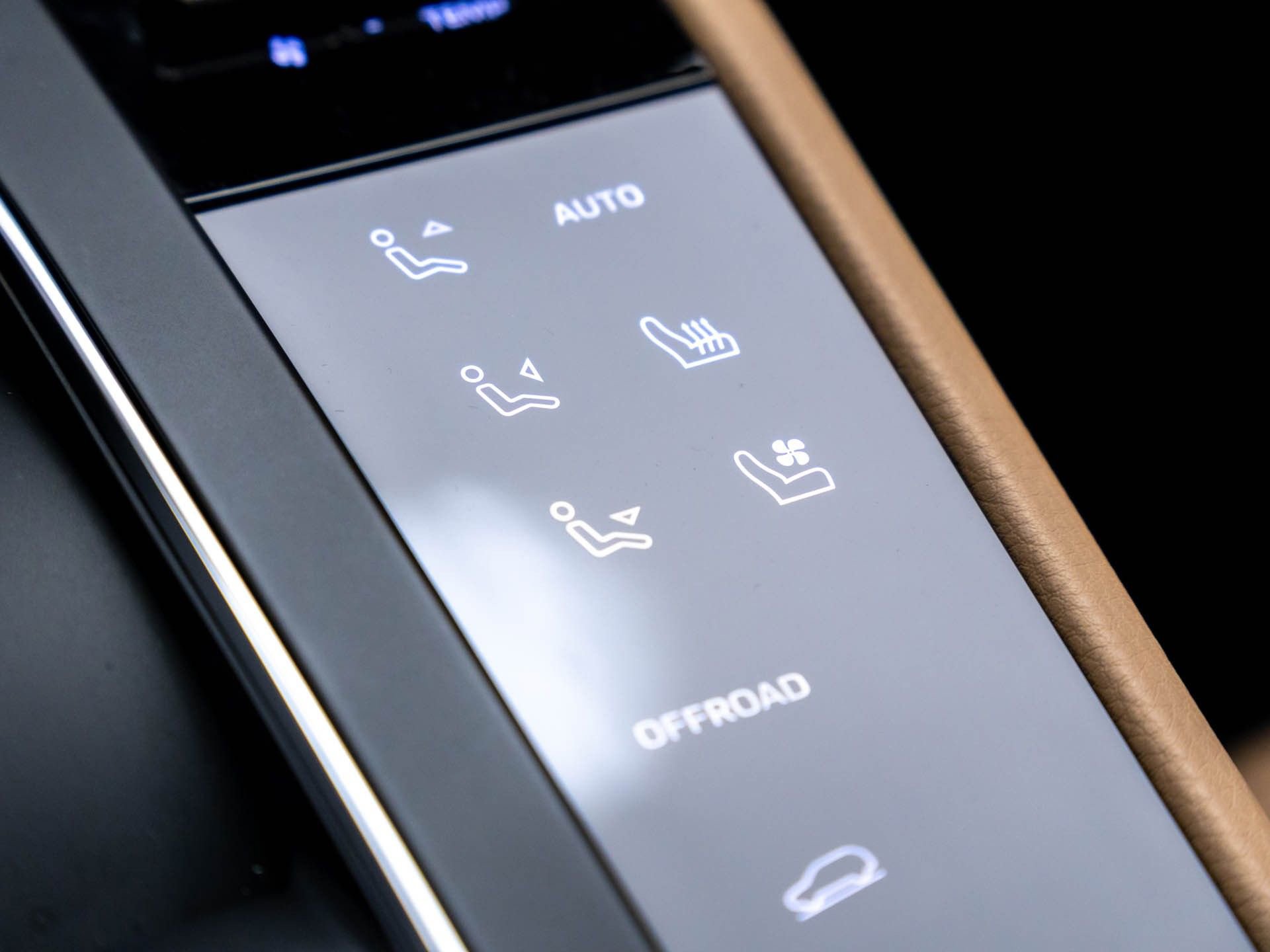 Certified 2025 Porsche Macan image 24