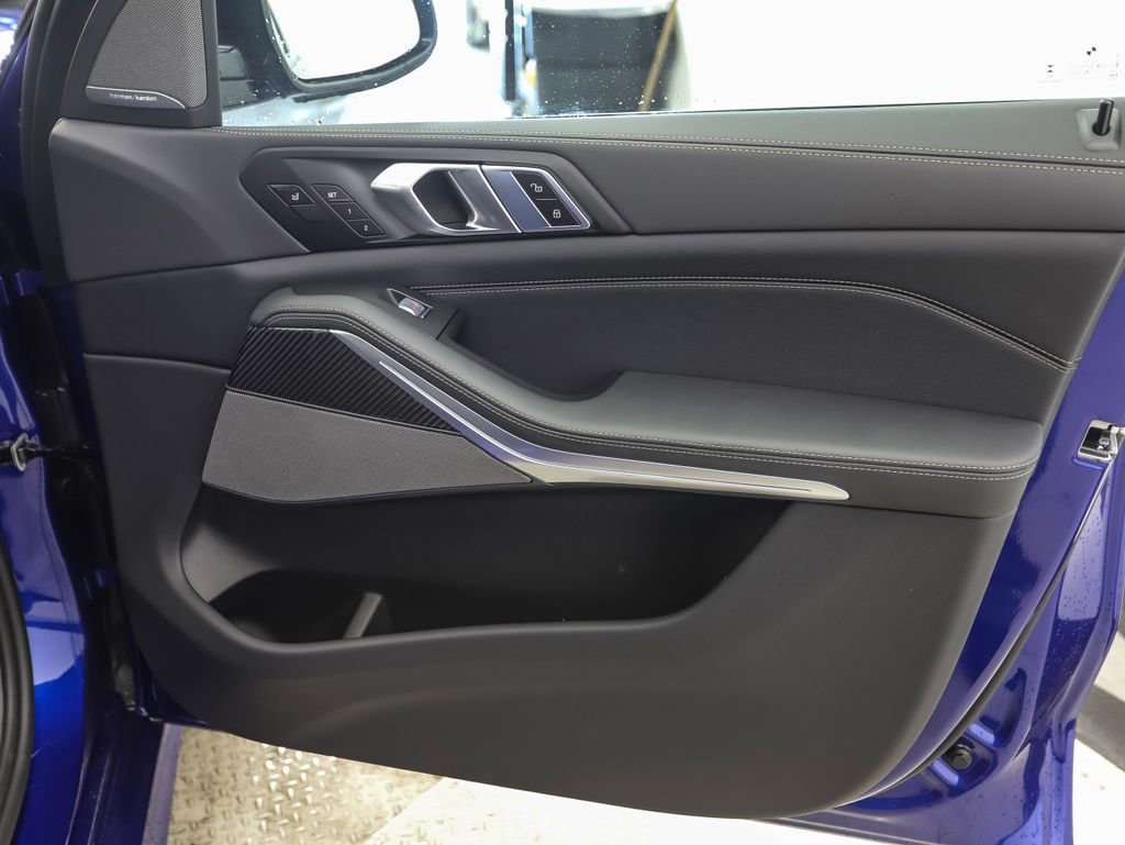 Used 2025 BMW X7 M60i image 33
