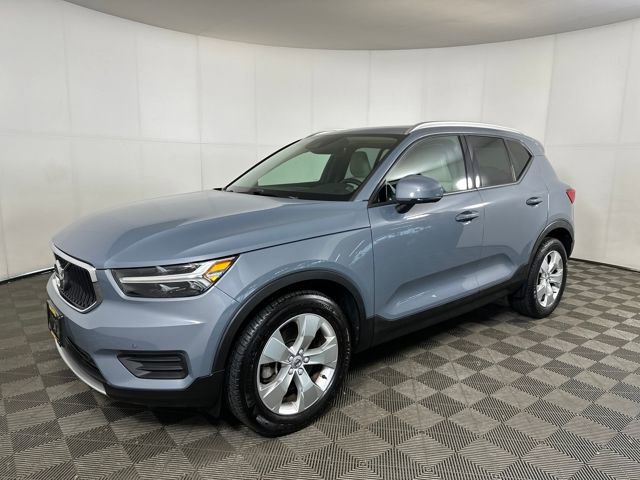 Used 2020 Volvo XC40 T5 Momentum image 7