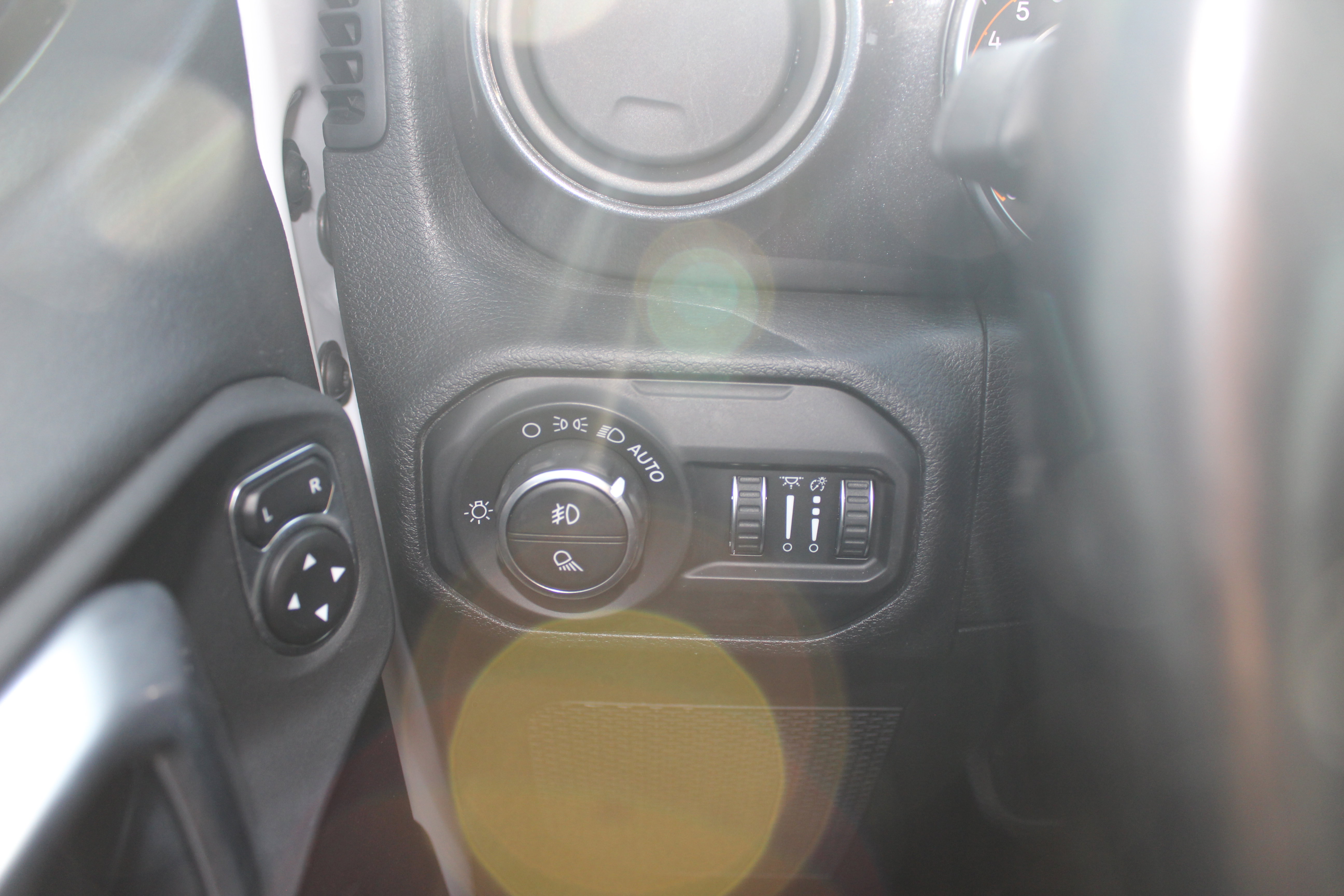 Used 2020 Jeep Gladiator Sport image 16