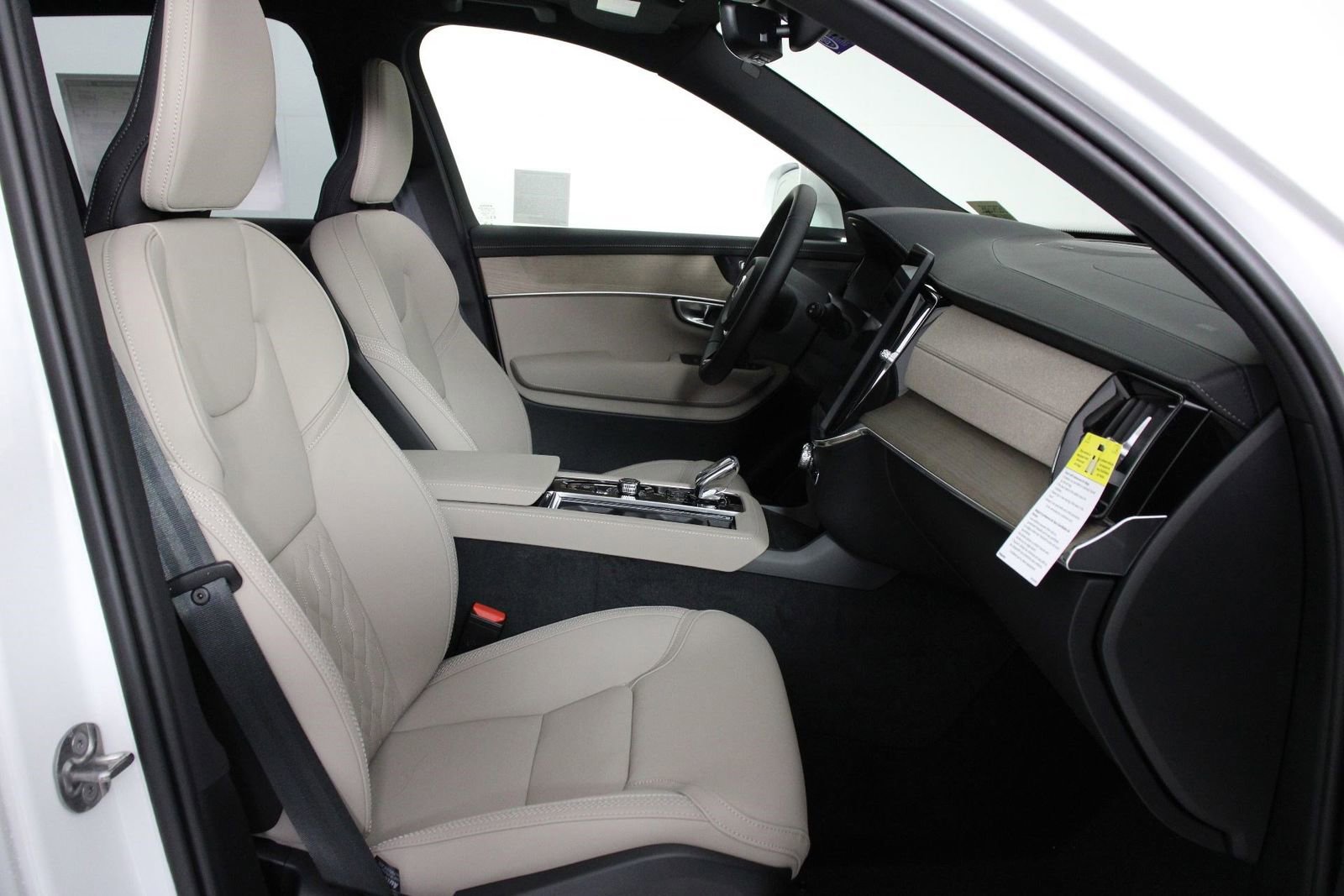 New 2026 Volvo XC90 B5 Plus w/ Protection Package image 10