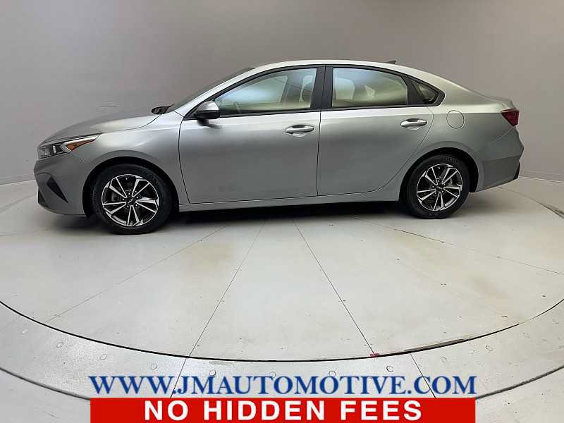 Used 2023 Kia Forte LXS w/ LXS Technology Package FWD image 2