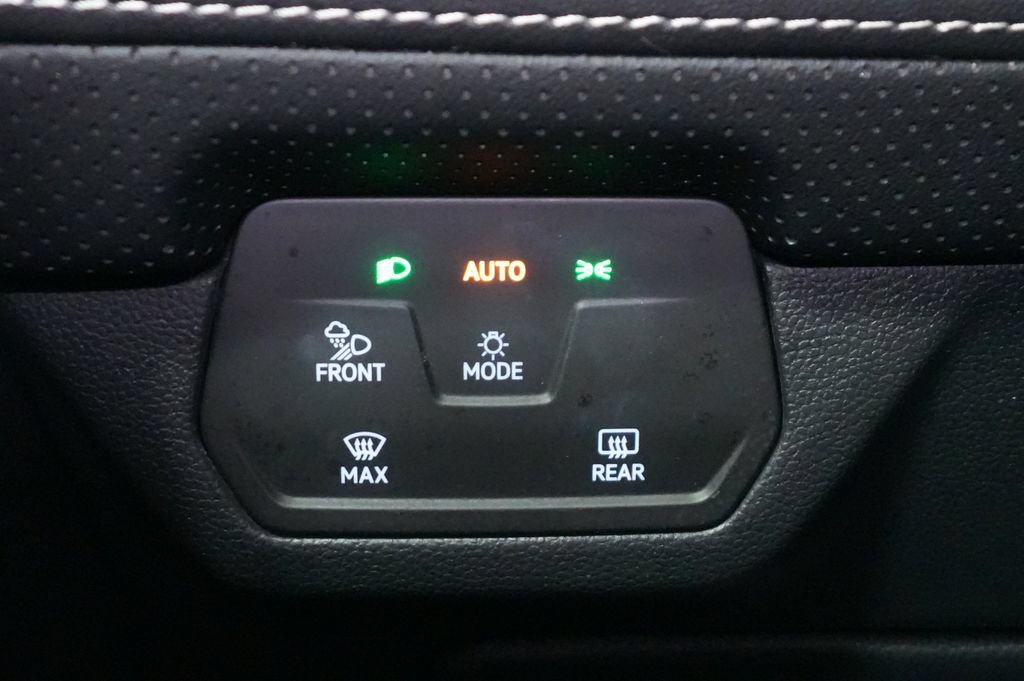 Used 2024 Volkswagen Atlas SE AWD/4WD image 40
