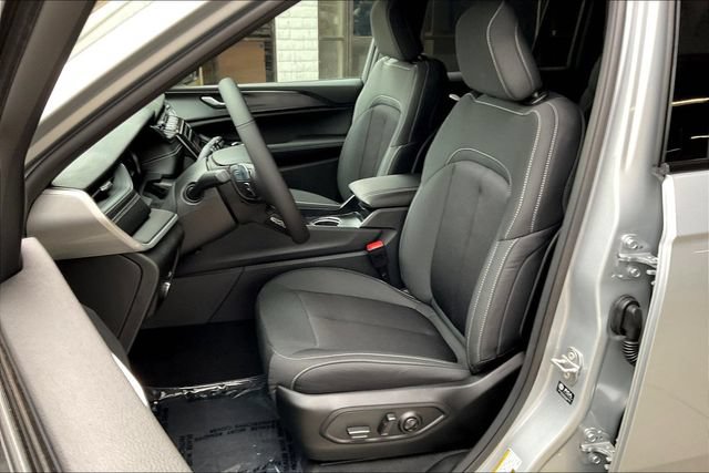 New 2026 Jeep Grand Cherokee Laredo X AWD/4WD image 8