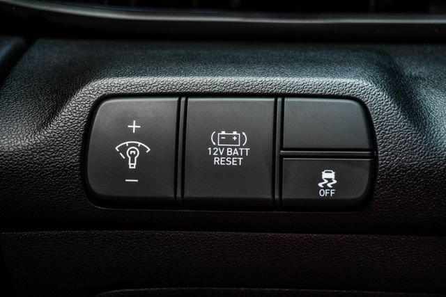 Certified 2025 Hyundai Elantra SEL FWD image 24