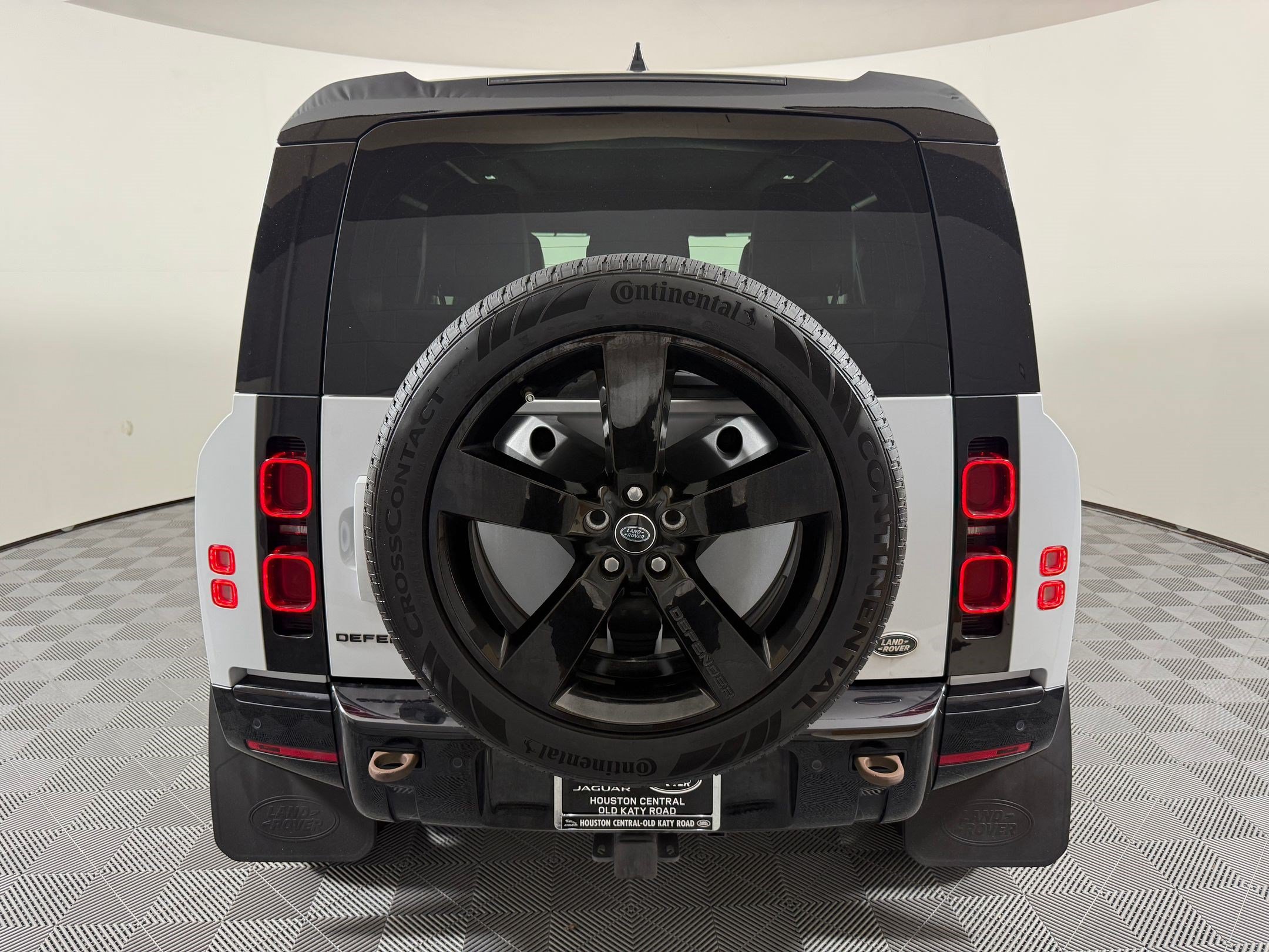 Used 2023 Land Rover Defender 90 X-Dynamic SE AWD/4WD image 10