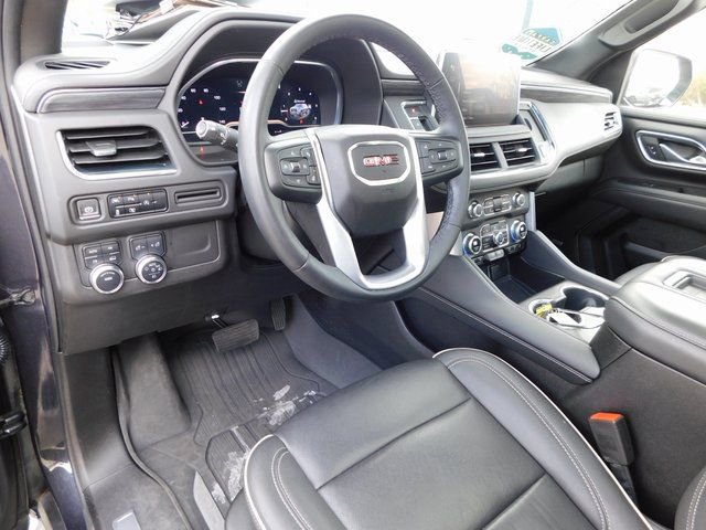 Used 2023 GMC Yukon SLT w/ SLT Luxury Package image 16