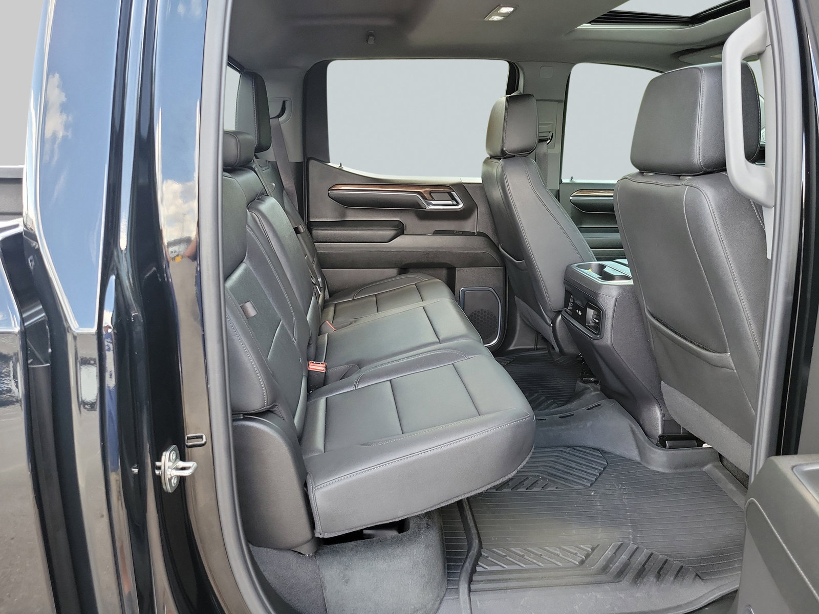 Used 2024 Chevrolet Silverado 1500 LT Trail Boss w/ LT Trail Boss Premium Package AWD/4WD image 34