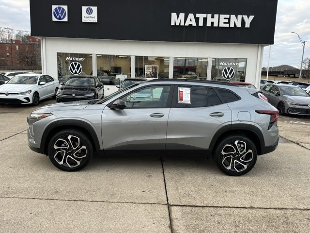 Used 2025 Chevrolet Trax RS w/ Driver Confidence Package image 2