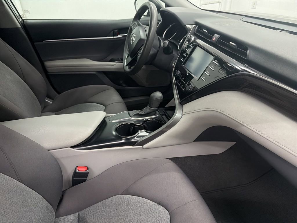 Used 2020 Toyota Camry LE w/ Convenience Package FWD image 30