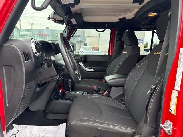 Used 2014 Jeep Wrangler Unlimited Sahara w/ Connectivity Group AWD/4WD image 10