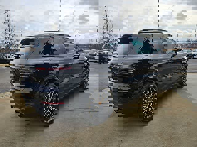 Used 2023 Porsche Cayenne S Platinum w/ Premium Package Plus image 8