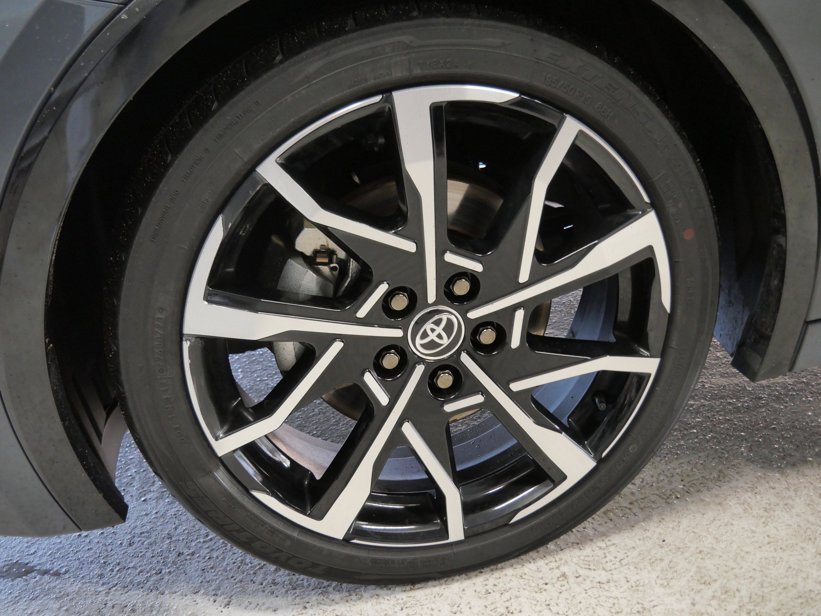 Used 2023 Toyota Prius Prime Premium image 16