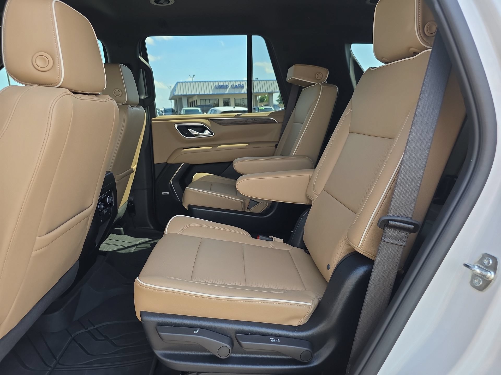 Used 2024 Chevrolet Tahoe Premier RWD image 11